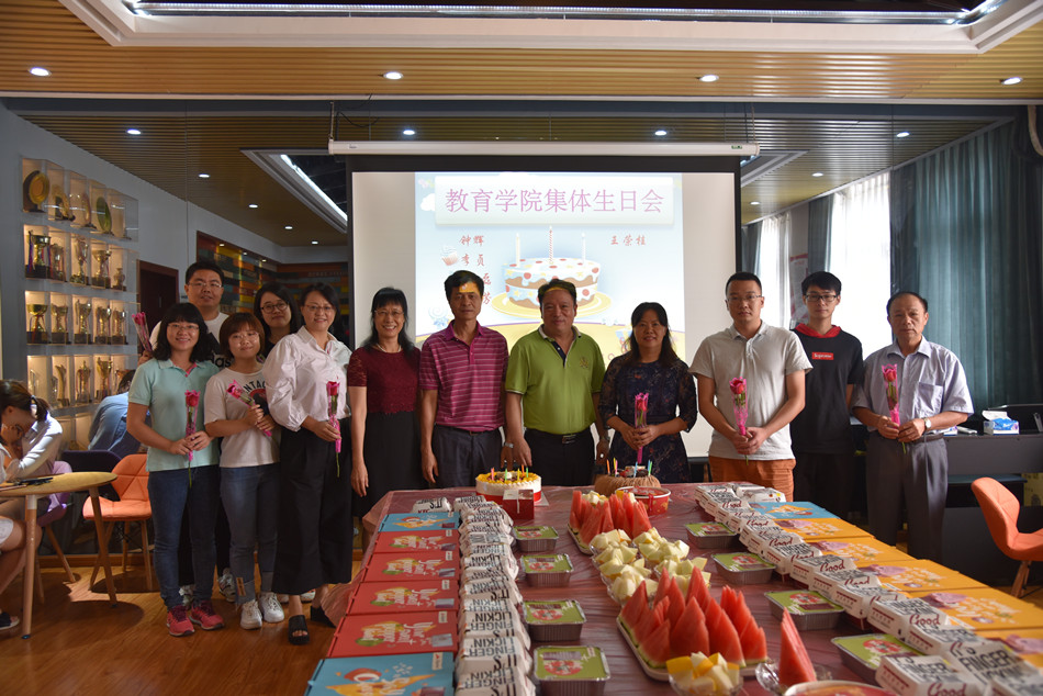成人在线
工会举办2019年第四季度教职工集体生日会.jpg