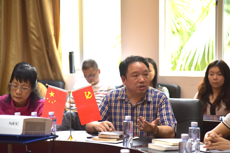 成人在线
开展“不忘初心，牢记使命”主题教育活动之纪律教育专题学习1.jpg