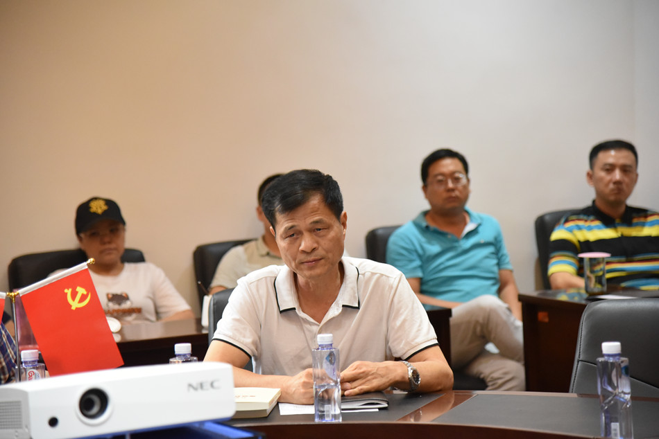 成人在线
开展“不忘初心，牢记使命”主题教育活动之纪律教育专题学习2.jpg